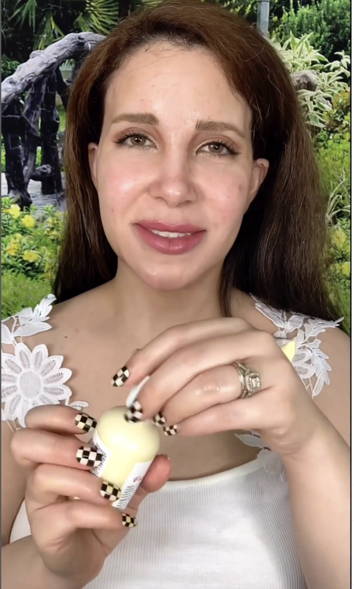 Kiehls-Ferulic-Lactic-Acid-Brew-Creme-de-Corps-Texture-Clean-Beauty-Application-pour